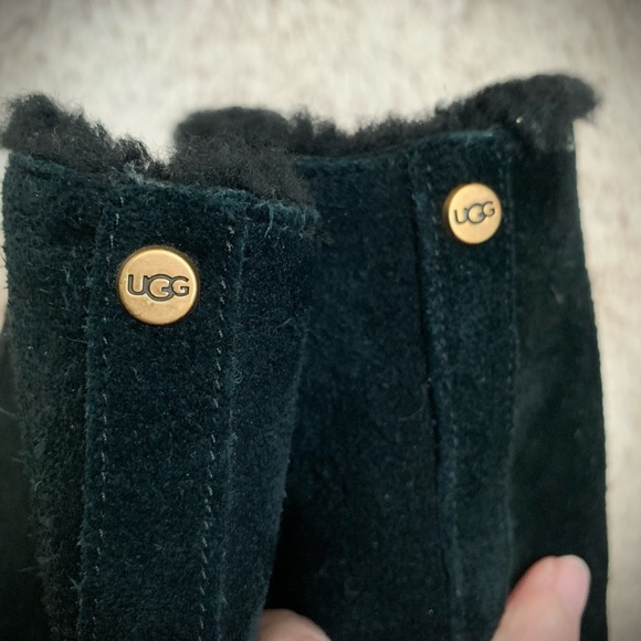 🌺 UGG Boots - Picture 2 of 8